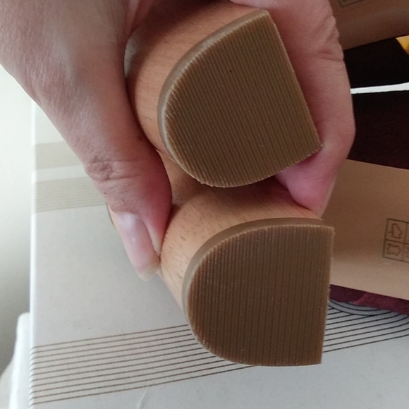 Brand New Belle by Sigerson Morrison Heels - Picture 4 of 6